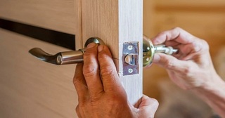 Установка и замена дверной ручки в Ейске от 278 руб. – Мастер24, монтаж фурнитуры, недорого