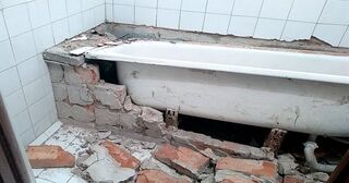 Демонтаж ванны в Ейске от Мастер24 — быстро, недорого, вывоз старой ванны от 1031 руб.
